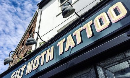 Se faire tatouer à Londres : Gilt Moth Tattoo